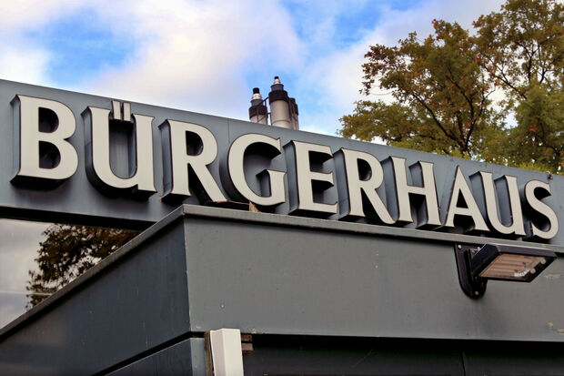 (Schild-)Bürgerhaus? FOTO: ANDREAS DUNKER
