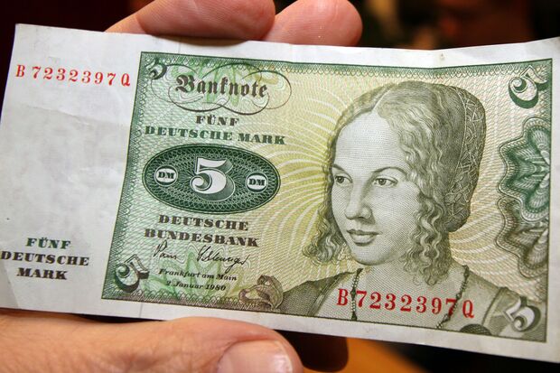 Kein „falscher Fuffziger“ – aber ein alter Fünf-Mark-Schein fand sich unter dem gespendeten Geld FOTO: ANDREAS DUNKER