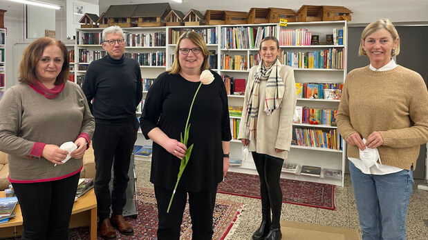 Kümmern sich um den ,,Mentorenkreis" und wünschen sich weitere Mitwirkende, um Geflüchtete heimisch werden zu lassen: Aleta Amirkhanyan, Helmut Risse, Martina Michalzik, Birte Deigmann (Gemeindeverwaltung) und Hertha Yazig. FOTO: GEMEINDE WICKEDE (RUHR)