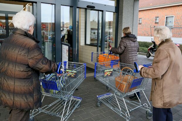 Sobald der Wickeder ALDI-Markt wieder geöffnet wurde, drängten die Kunden in die Filiale. FOTO: ANDREAS DUNKER