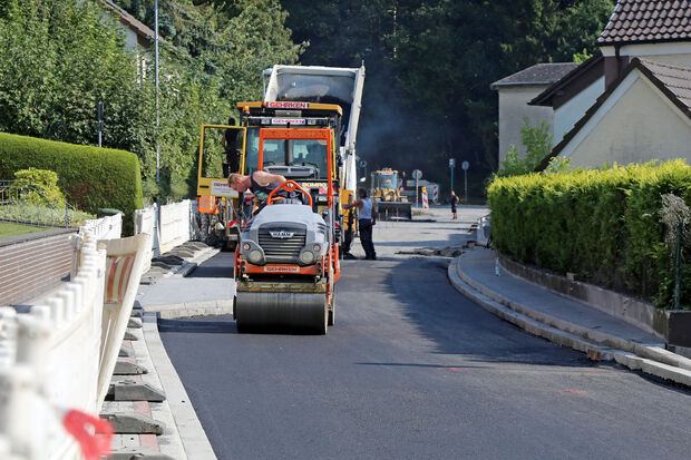 Straßenwalzarbeiten "Im Winkel" FOTO: CARINA WESTERWELLE