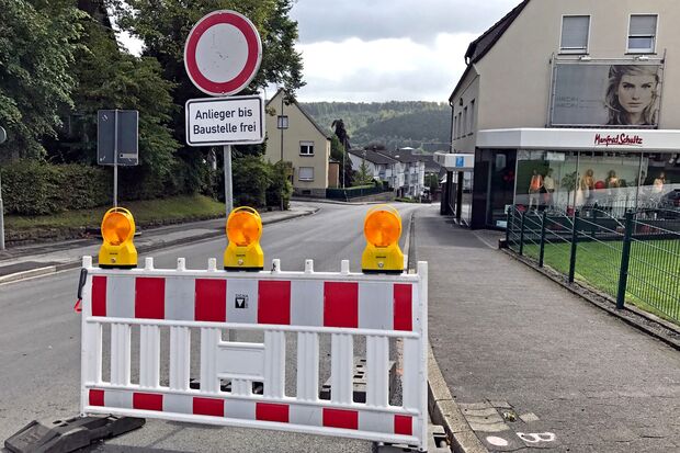 Die gesperrte Bundesstraße 63 um 13.11 Uhr FOTO: ANDREAS DUNKER