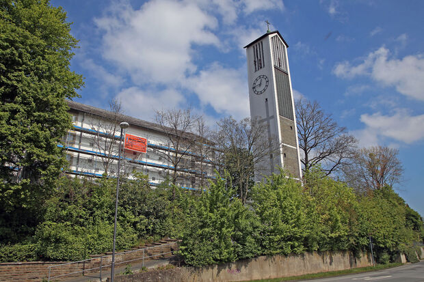 Fassaden- und Fester-Sanierung an der evangelischen Christus-Kirche in Wickede FOTO: ANDREAS DUNKER