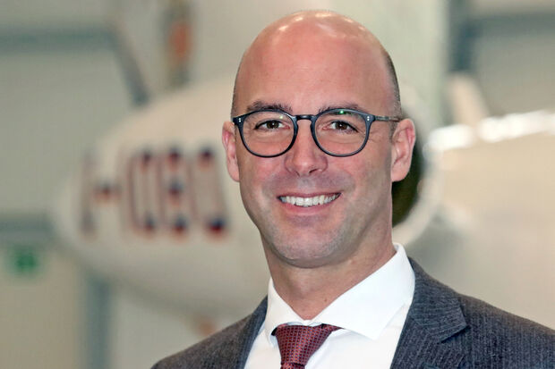 Dr. Jens Uwe Drowatzky (43) ist seit dem 28. Dezember 2012 als Geschäftsführer der Flugplatz Arnsberg-Menden Betriebsgesellschaft  mbH mit Sitz in Menden bestellt, die sich seit dem 11. Dezember 2013 „FAM Holding GmbH“ nennt und die von OBO BETTERMANN aus Menden beherrscht wird. FOTO: ANDREAS DUNKER