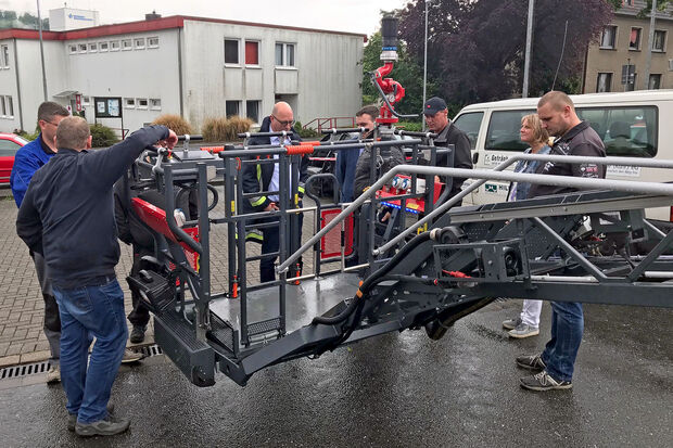 Das neue Hubrettungsfahrzeug hat auch einen Knickarm. ARCHIVFOTO: ANDREAS DUNKER