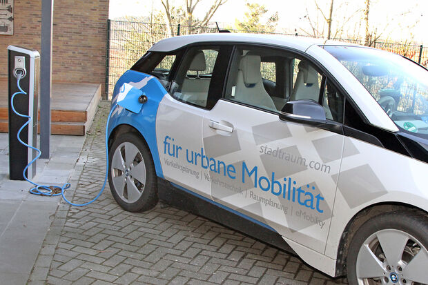 Die Elektro-Tankstelle auf dem Gelände der Firma Stadtraum in Echthausen FOTO: ANDREAS DUNKER