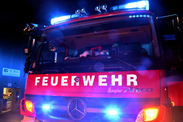 Die Feuerwehr am heutigen frühen Freitagmorgen im Industriegebiet Westerhaar ARCHIVFOTO: ANDREAS DUNKER