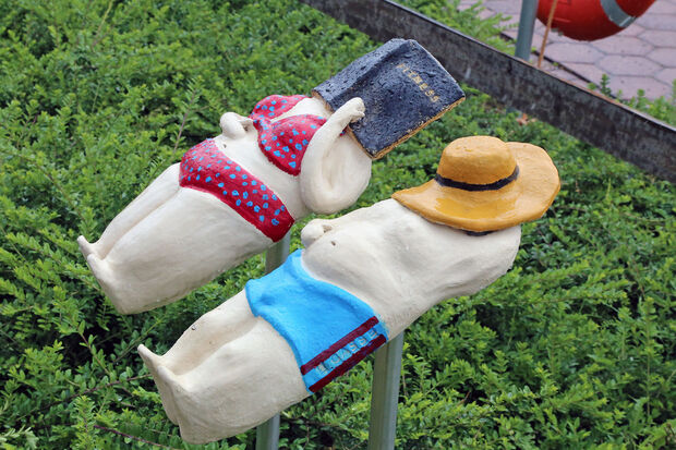 Das neue Skulpturen-Paar im Wickeder Freibad ARCHIVFOTO: ANDREAS DUNKER