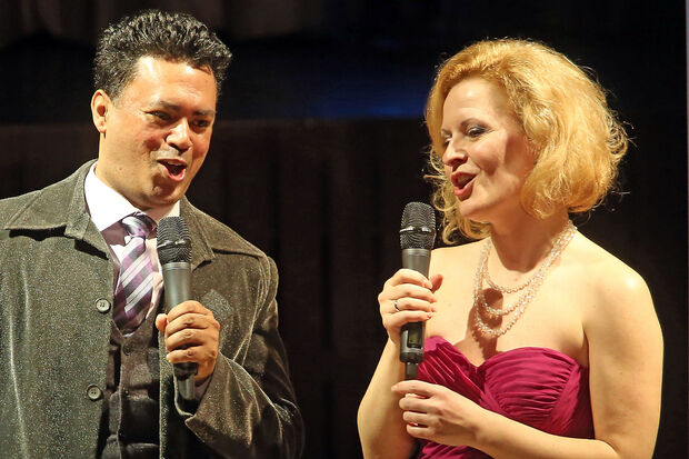 Das Gesangsduo Matthew Overmeyer und Nina Andreeva FOTO: ANDREAS DUNKER