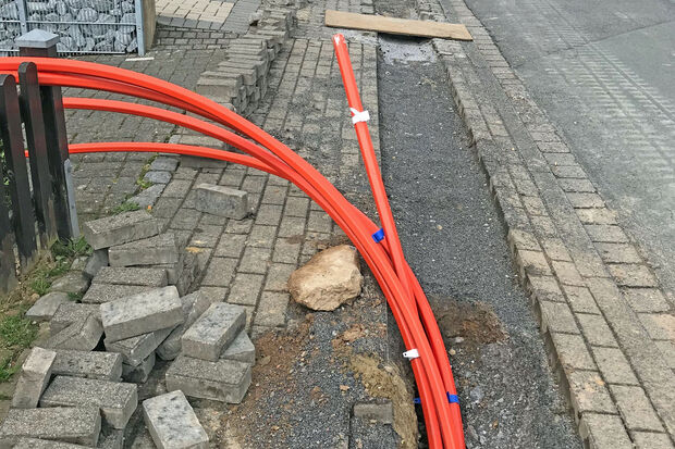 In Wickede (Ruhr) sind aktuell viele Straßen und Gehwege aufgerissen, weil dort Leitungen verlegt werden. ARCHIVFOTO: ANDREAS DUNKER