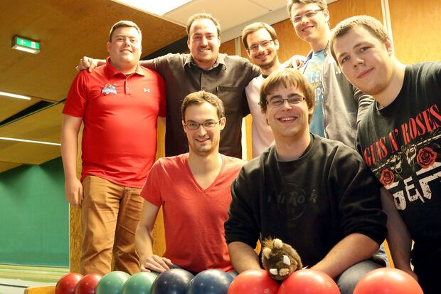 Die Gossen-Eber haben ein Wildschwein als Maskotchen mit bei Ihren Kegel-Events. FOTO: ANDREAS DUNKER Die Gossen-Eber haben ein Wildschwein als Maskotchen mit bei Ihren Kegel-Events. FOTO: ANDREAS DUNKER