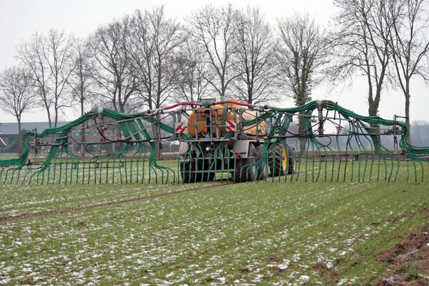 Ausbringung der Gülle mit Schläuchen ARCHIVFOTO: PETRA DREES-HAGEN