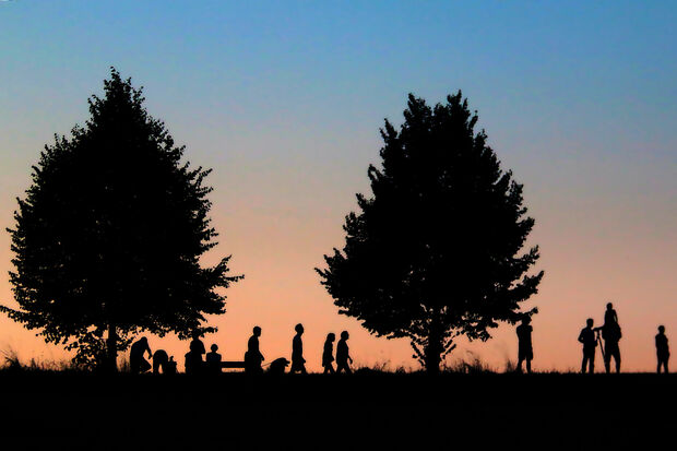 Einige Wickeder hatten sich am Abend eigens auf die Haarhöhe begeben, um freie Sicht auf das historische Himmelsphänomen des "Blutmondes" zu haben. FOTO: ANDREAS DUNKER