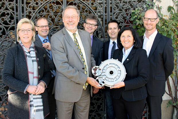 Landrätin Eva Irrgnag bei einem Firmenbesuch in der Gießerei Kerkenberg in Wickede FOTO: PAUL KNIERBEIN/KREIS SOEST