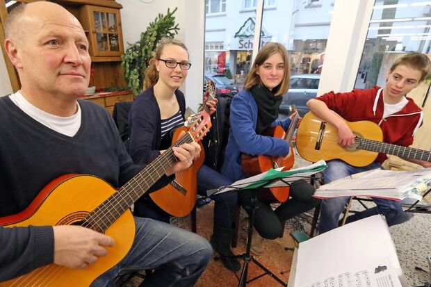 Darbietungen wie Musik und Gesang gehören zum regelmäßigen kulturellen Angebot im "KaDeWi". ARCHIVFOTO: ANDREAS DUNKER