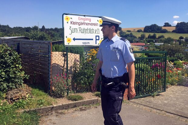 Die Polizei im Einsatz in der Kleingartenanlage "Zum Ruhrblick" in Wiehagen FOTO: ANDREAS DUNKER 