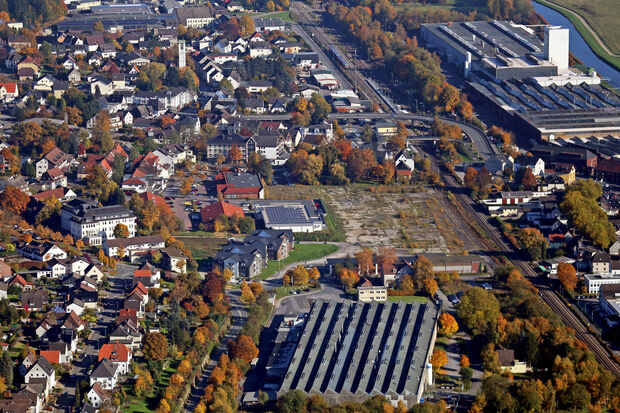Deutlich aus der Luft in der Ortsmitte von Wickede erkennbar: die Industriebrache an der Bahnlinie LUFTBILD: ANDREAS DUNKER / NRW-IMAGE.DE