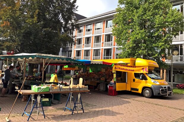 Wochenmarkt vor dem Rathaus in Wickede ARCHIVFOTO: ANDREAS DUNKER