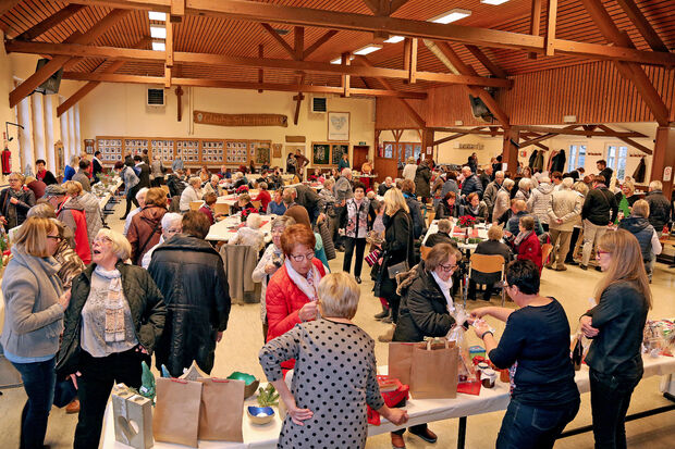 Großer Missionsbasar der Katholischen Frauengemeinschaft in der Gemeindehalle in Echthausen ARCHIVFOTO: ANDREAS DUNKER