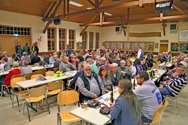 Konzert der Musikvereins Echthausen auf der Bühne der Gemeindehalle ARCHIVFOTO: ANDREAS DUNKER