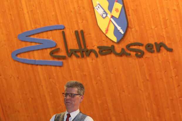 Dirigent Thomas Voß oblag die Leitung beim Frühlingskonzert des Musikvereins Echthausen. FOTO: ANDREAS DUNKER