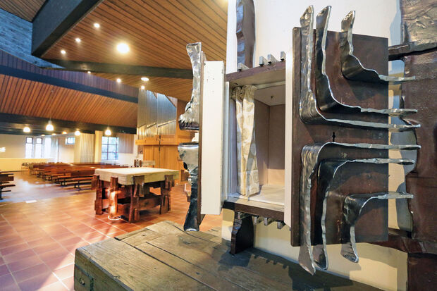 Wo einst Wortgottesdienste und Heilige Messen stattfanden könnte es künftig eventuell moderne Wohnungen direkt am Erbkewald geben. ARCHIVFOTO: ANDREAS DUNKER