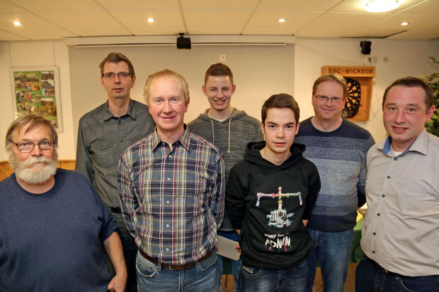 Erfolgreiche Sportschützen des SSC Wickede im vergangenen Jahr (von links): Uwe Kaulen, Andreas Langenhorst, Hans Joachim Hehn, Nils Langer, Markus Seidel und Hendrik Koerdt FOTO: ANDREAS DUNKER