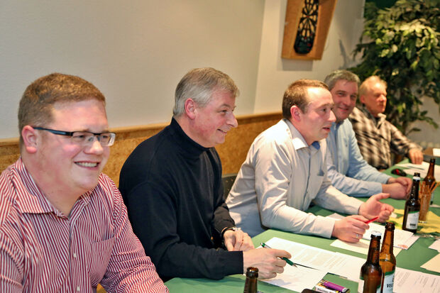 Der Vorstandstisch (von links): Ingo Velmer, Frank Langer, Hendrik Koerdt, Jens Fey und Wilhelm Hoffmann FOTO: ANDREAS DUNKER