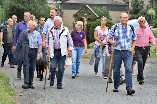 Die "Grenzgänger" der Gemeinde bei der Schnad in Wimbern FOTO: ANDREAS DUNKER