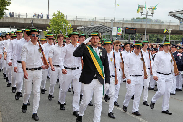 Die Kompanie "Junge Schützen" mit Christian Luig an der Spitze FOTO: ANDREAS DUNKER