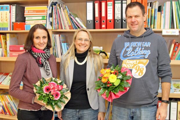 Der Schulpflegschaftsvorsitzende der Melanchthon-Gundschule Carsten Heine und seine Stellvertreterin Nadine Gehrke zusammen mit Schulleiterin Delia Heck (mitte).FOTO: CARINA WESTERWELLE