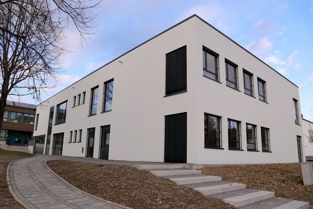 Rund acht Millionen hat die Gemeinde Wickede (Ruhr) als Träger in Neu- und Umbauten für die Sekundarschule im Hövel investiert. – Viel Geld angesichts der geringen Zahlen bei den Neuanmeldungen fürs fünfte Schuljahr 2018/2019. ARCHIVFOTO: ANDREAS DUNKER