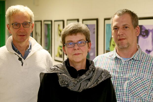 Schulleiter Peter Zarnitz und die Schulpflegschaftsvorsitzenden Anne Heite und Stefan Ritz (von links) von der Sekundarschule der Gemeinde Wickede (Ruhr) FOTO: ANDREAS DUNKER