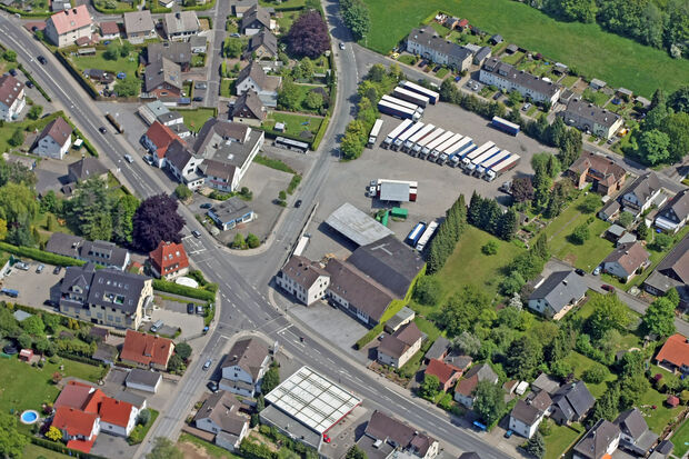 Die Spedition Bauerdick zwischen Hoher Straße, Waltringer Weg und Hauptstraße. Inzwischen ist der Lkw-Parkplatz verwaist. ARCHIVFOTO: ANDREAS DUNKER 