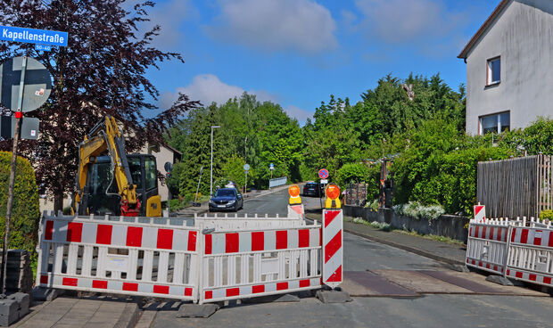 Vorbereitende Arbeiten auf der Kapellenstraße kurz vor der Einmündung Jägerweg FOTO: ANDREAS DUNKER