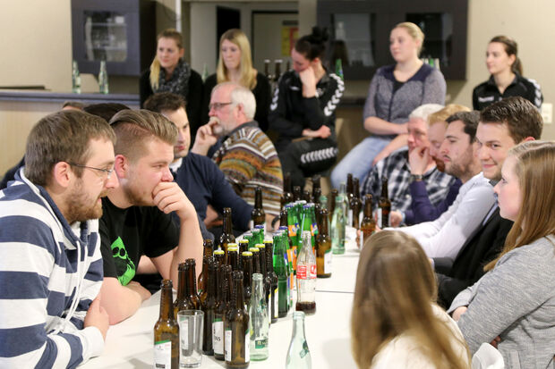 Mitglieder der Abteilung Handball des TV Wickede FOTO: ANDREAS DUNKER