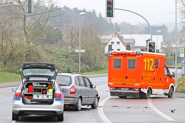 Unfall auf der Fröndenberger Straße in Wickede FOTO: ANDREAS DUNKER