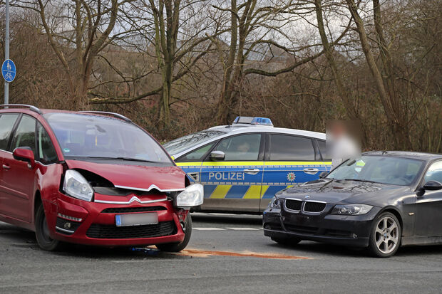 Der Verkehrsunfall an der Ecke „Am Lehmacker“ und Fröndenberger Straße FOTO: ANDREAS DUNKER