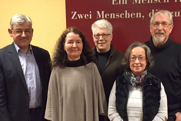Der Vorstand des Senioren-Forums Wickede (Ruhr) (von links): Erster Vorsitzender Dr. Hubertus Geisler aus Schlückingen und Geschäftsführerin Angelika Bechheim-Kanthak sowie die stellvertretenden Vorsitzenden: Christina Hofmann, Marlis Müller aus Echthausen und Hermann Arndt. FOTO: GEMEINDE WICKEDE (RUHR)