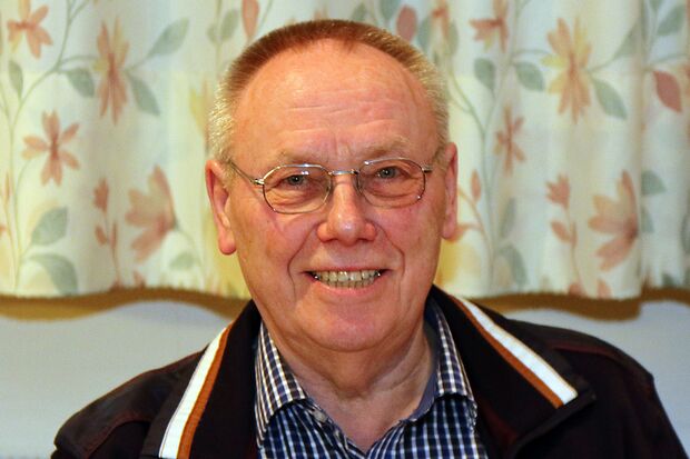 50 Jahre dem Chor „Liedertafel“ Wiehagen treu: Heinz Arndt wurde jetzt zum Ehrenmitglied des Vereins ernannt. FOTO: ANDREAS DUNKER