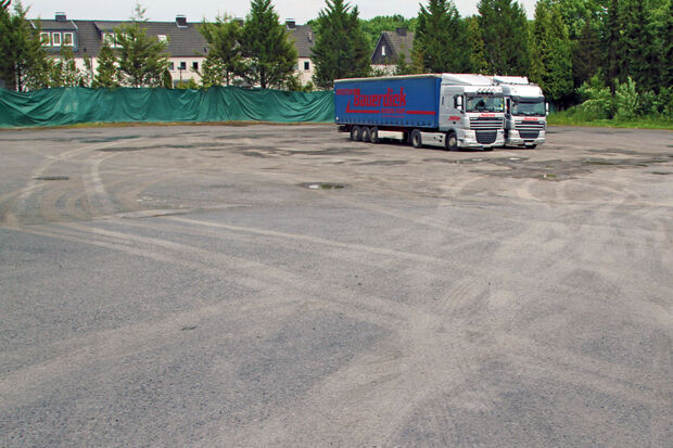 Die REWE-Gruppe ist weiterhin am Erwerb des Geländes der jetzigen Spedition Bauerdick interessiert, um dort einen Lebensmittelmarkt zu errichten. ARCHIVFOTO: ANDREAS DUNKER