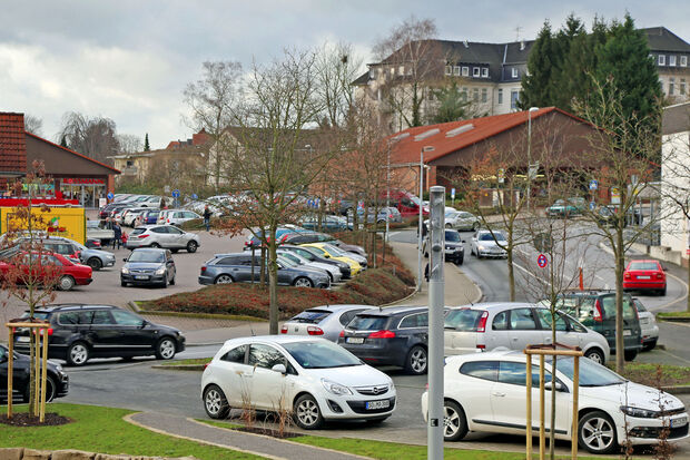Autos in der Wickeder Ortsmitte ARCHIVFOTO: ANDREAS DUNKER
