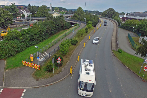 Die beiden Brückenbauwerke über die Eisenbahnschienen LUFTAUFNAHME: ANDREAS DUNKER / WWW.NRW-IMAGE.DE