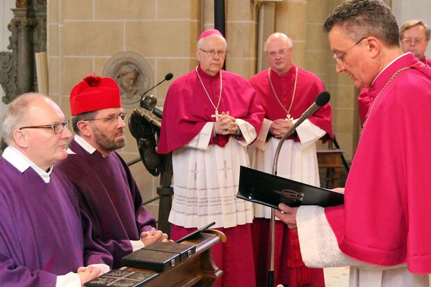 Kirchliche Zeremonie zur Einführung von Dr. Gerhard Best als Domherr am heutigen Samstag im Paderborner Dom. FOTO: PDP