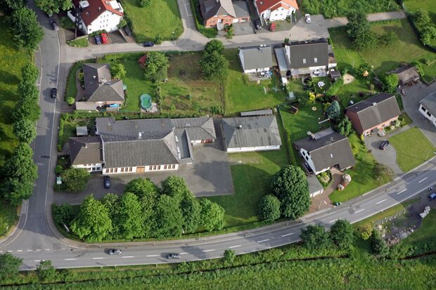 Gemeindehalle Echthausen an der Ruhrstraße LUFTBILD: ANDREAS DUNKER / nrw-image.de