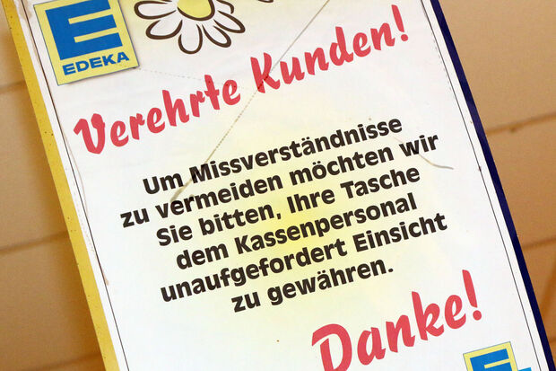 Überprüfung an der Kasse FOTO: ANDREAS DUNKER