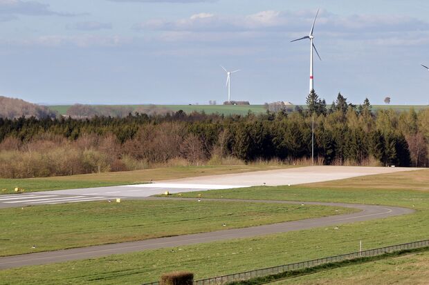 Das neue Stück der Start-und-Lande-Bahn des Verkehrslandeplatzes Arnsberg-Menden ARCHIVFOTO: ANDREAS DUNKER