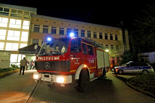 Feuerwehr-Fahrzeug bei einem Fehlalarm vor der ZUE in Wimbern ARCHIVFOTO: ANDREAS DUNKER
