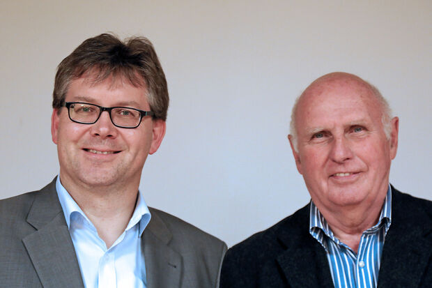 Geschäftsführer Michael Lorke und Aufsichtsratsvorsitzender Hans Regenhardt (CDU) von der Gemeindewerke Wickede (Ruhr) GmbH (von links) FOTO: ANDREAS DUNKER