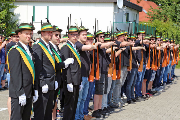 Stramm gestand: die Wickeder Jungschützen FOTO: ANDREAS DUNKER